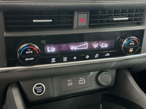 Used 2023 Nissan Rogue SV image 23