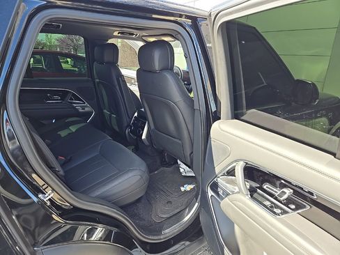 Certified 2023 Land Rover Range Rover SE image 19