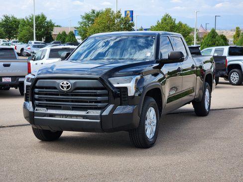 Used 2023 Toyota Tundra SR5 w/ SR5 Convenience Package AWD/4WD image 4