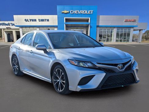 Used 2019 Toyota Camry LE image 5