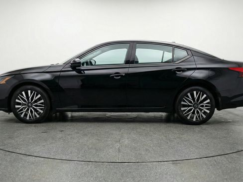 Used 2025 Nissan Altima 2.5 SV FWD image 5