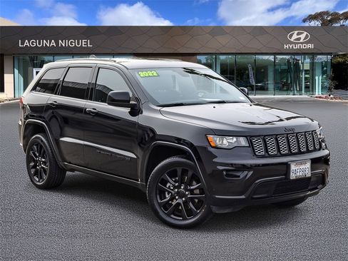 Used 2022 Jeep Grand Cherokee Laredo X image 1