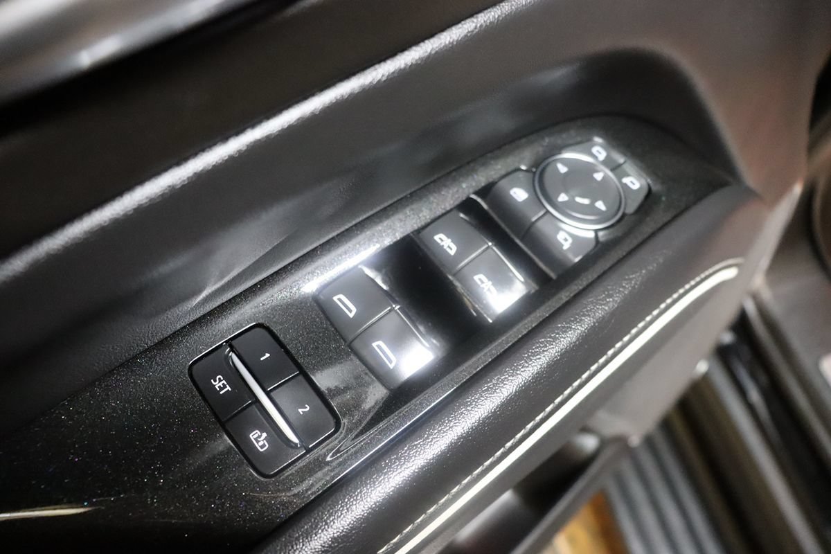 Used 2024 Cadillac Escalade ESV Sport w/ LPO, ONYX Package AWD/4WD image 33