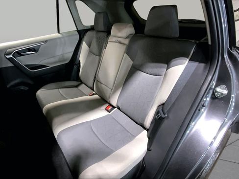 Used 2025 Toyota RAV4 XLE AWD/4WD image 21