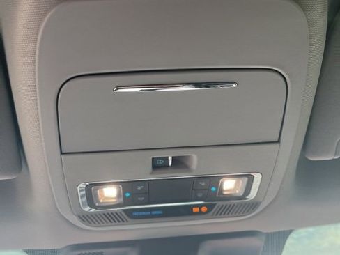 Used 2023 Ford F250 Lariat w/ Chrome Package image 28