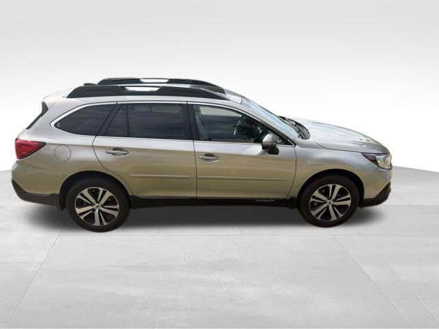 Used 2018 Subaru Outback 3.6R Limited AWD/4WD image 2