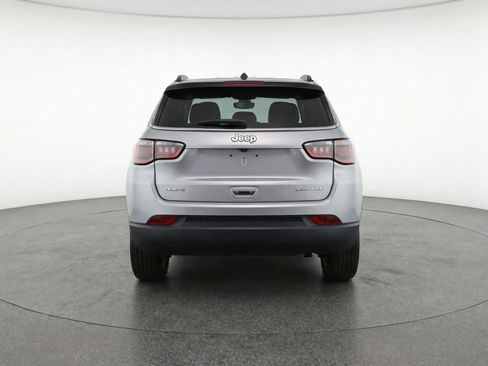 Used 2025 Jeep Compass Limited image 7