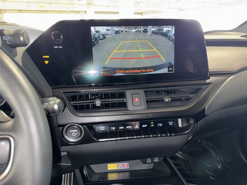 Used 2024 Lexus UX 250h F Sport image 27