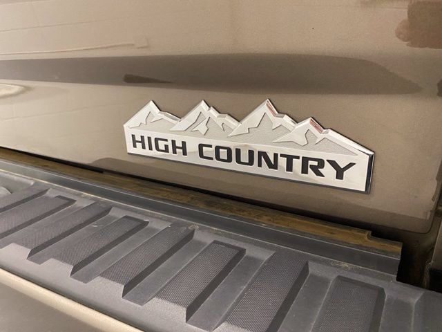 Used 2015 Chevrolet Silverado 1500 High Country w/ High Country Premium Package AWD/4WD image 36