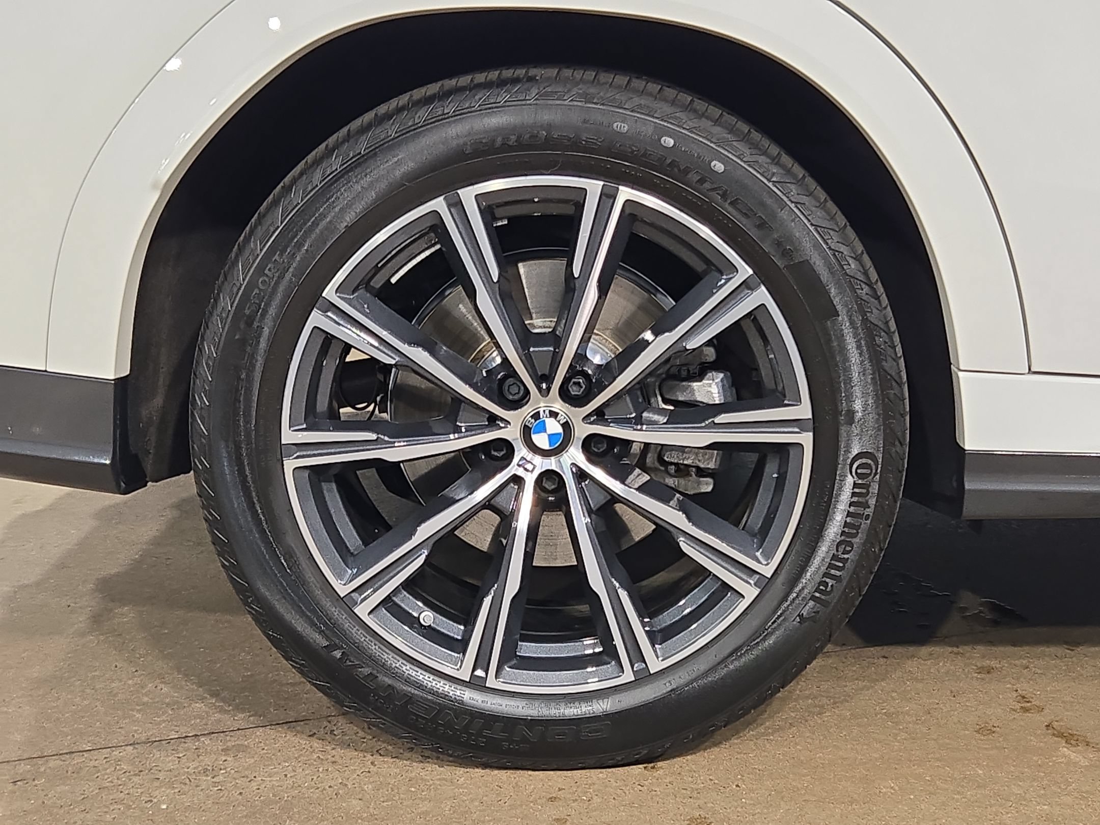 Used 2024 BMW X6 xDrive40i w/ Premium Package AWD/4WD image 17
