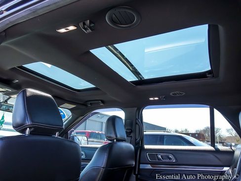 Used 2018 Ford Explorer Limited image 12