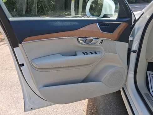 Used 2021 Volvo XC90 T6 Momentum w/ Advanced Package AWD/4WD image 11