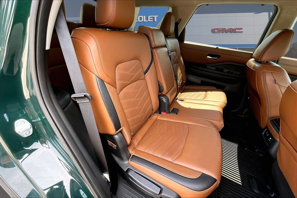 Used 2024 Nissan Pathfinder Platinum w/ Lighting Package (N93) AWD/4WD image 28