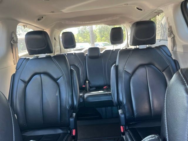 Used 2022 Chrysler Pacifica Touring-L FWD image 24