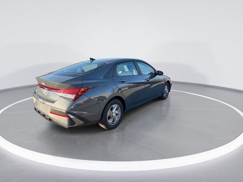 Used 2024 Hyundai Elantra SE image 8