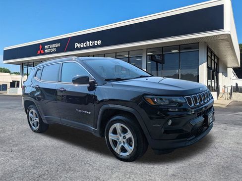Used 2024 Jeep Compass Latitude AWD/4WD image 1
