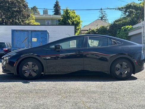 Used 2025 Toyota Prius Plug-In Hybrid image 7