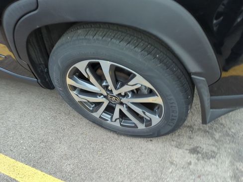 Used 2023 Toyota Corolla Cross XLE w/ Convenience Package image 4