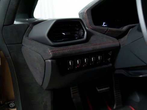 Used 2023 Lamborghini Huracan Tecnica image 28