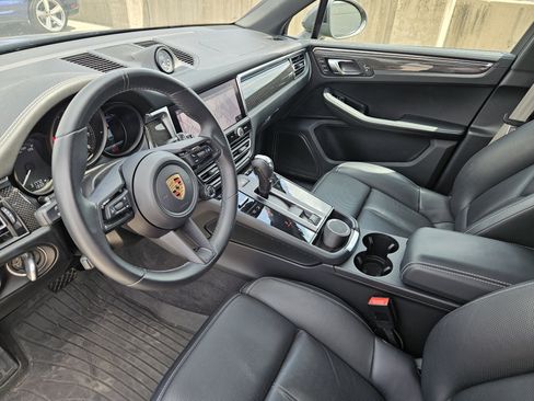 Certified 2023 Porsche Macan Turbo AWD/4WD image 4