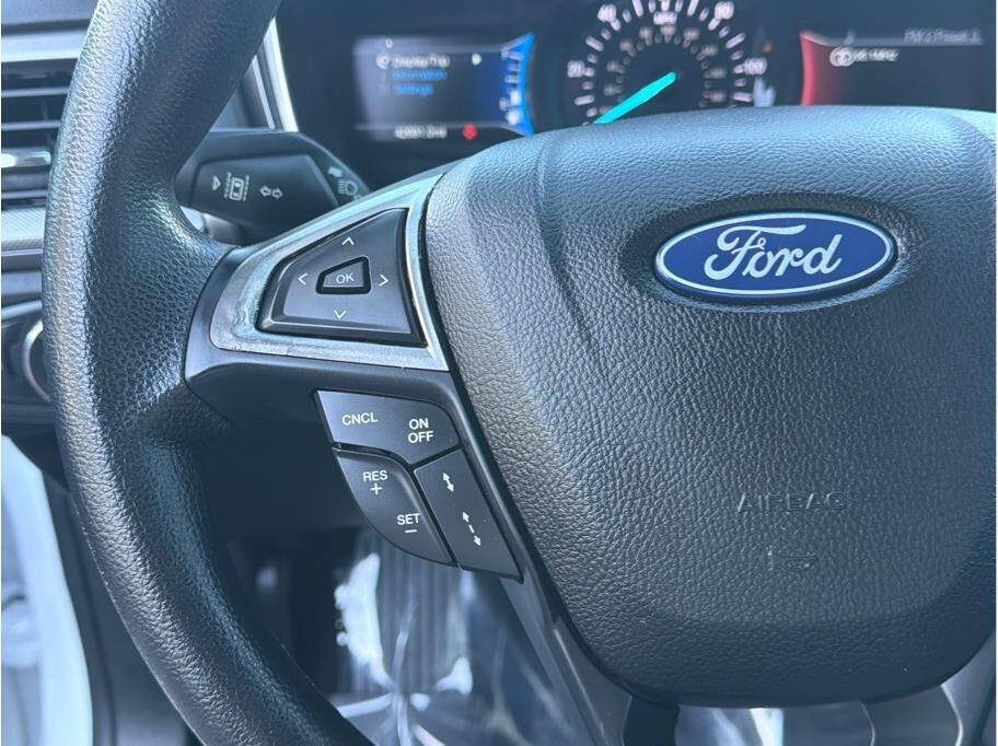 Used 2020 Ford Fusion SE FWD image 8