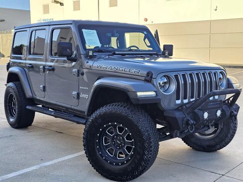 Used 2018 Jeep Wrangler Unlimited Sahara AWD/4WD image 3