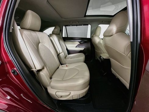 Used 2022 Toyota Highlander Platinum FWD image 35