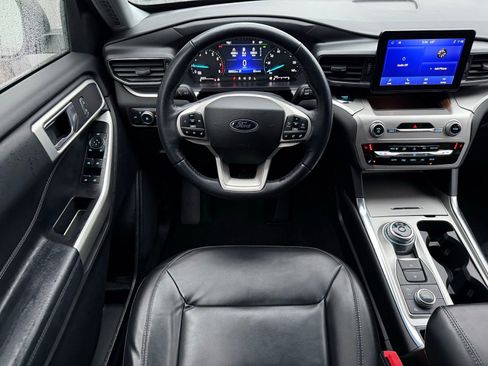 Used 2022 Ford Explorer XLT w/ Equipment Group 202A image 28