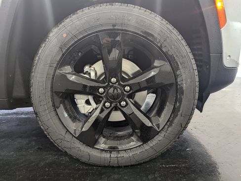 New 2025 Jeep Grand Cherokee Limited image 8