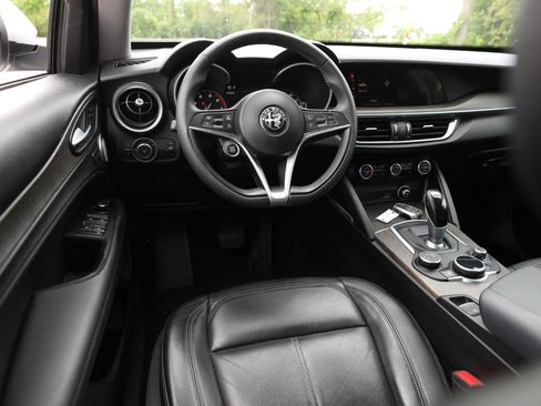 Used 2018 Alfa Romeo Stelvio Ti AWD/4WD image 15