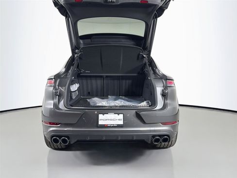 Used 2025 Porsche Cayenne Coupe AWD/4WD image 36