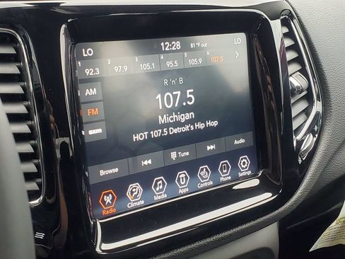 Used 2019 Jeep Compass Limited AWD/4WD image 13