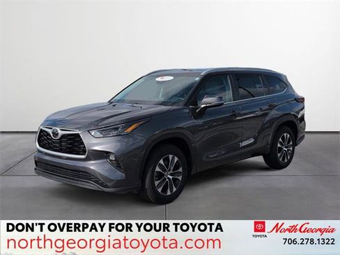 Certified 2025 Toyota Highlander XLE image 1