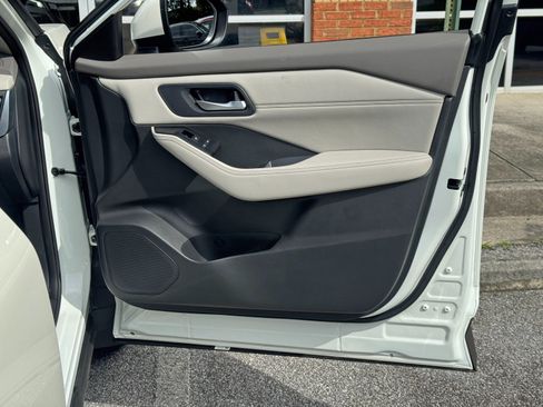 Used 2023 Nissan Rogue SV w/ SV Premium B Package FWD image 38