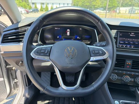 Used 2023 Volkswagen Jetta SE FWD image 14