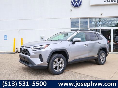 Used 2022 Toyota RAV4 XLE w/ Convenience Package AWD/4WD image 1