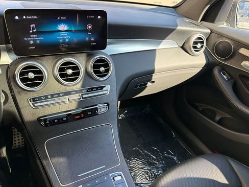 Used 2022 Mercedes-Benz GLC 300 4MATIC w/ AMG Line image 26