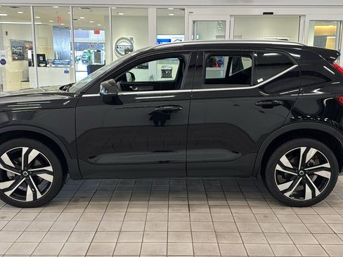 Certified 2025 Volvo XC40 B5 Plus image 8