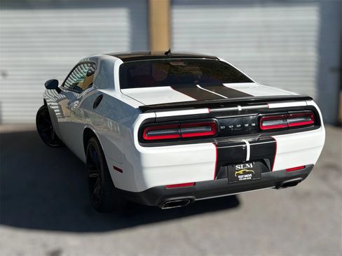 Used 2017 Dodge Challenger R/T RWD image 10