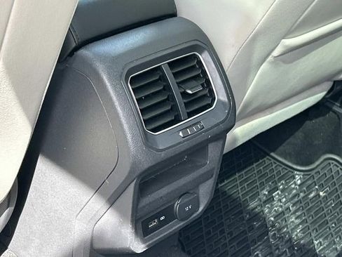 Used 2018 Volkswagen Tiguan SE FWD image 20