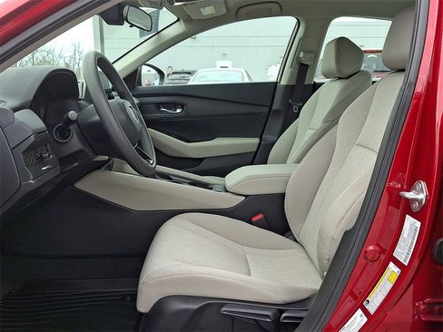 Used 2025 Honda Accord LX image 12