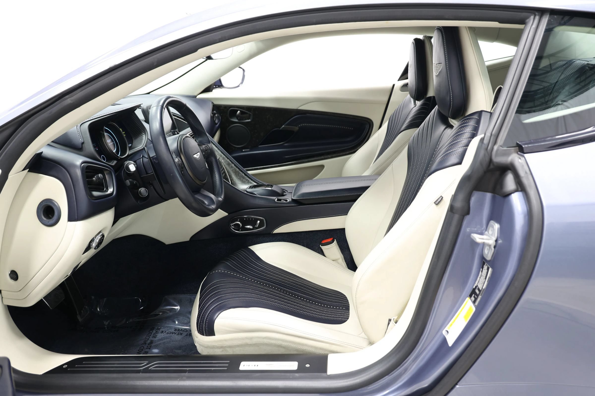 Used 2019 Aston Martin DB11 Coupe RWD image 16