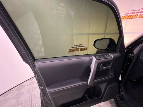 Used 2022 Toyota 4Runner SR5 Premium w/ Moonroof Package AWD/4WD image 21