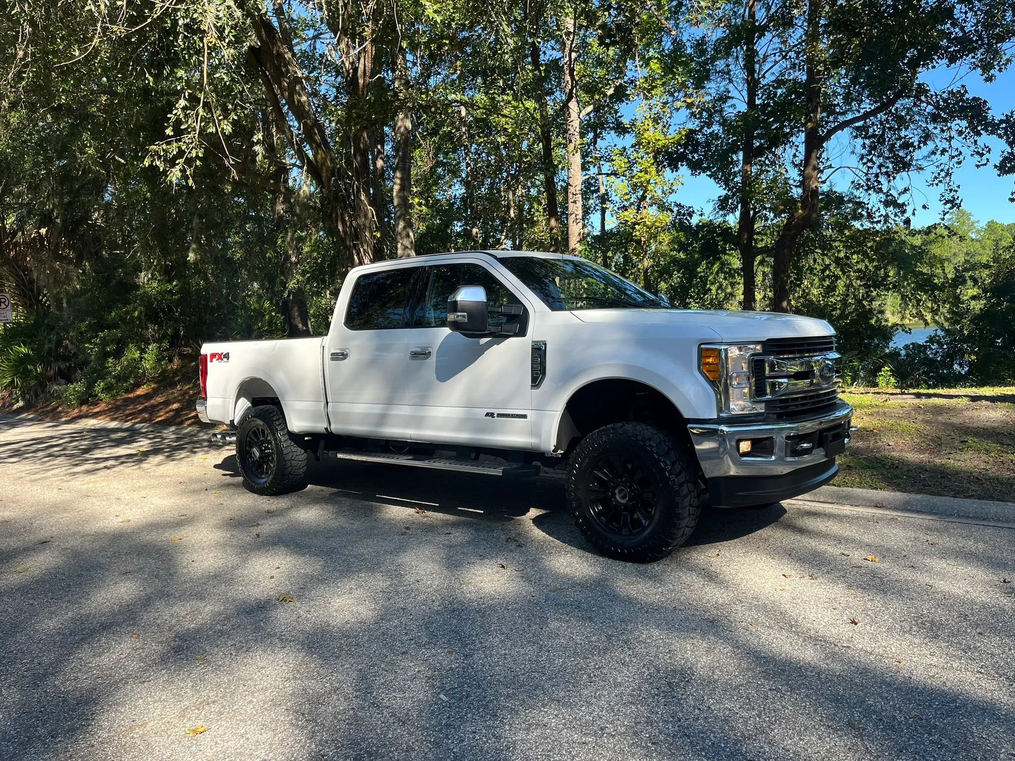 Used 2017 Ford F350 XLT w/ XLT Premium Package AWD/4WD image 2
