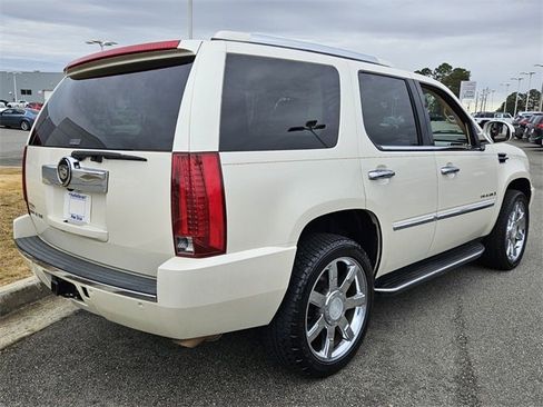 Used 2007 Cadillac Escalade AWD w/ Information Package image 11