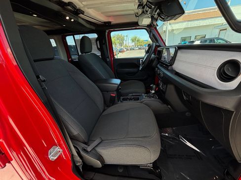 Used 2025 Jeep Wrangler Unlimited Sport AWD/4WD image 35