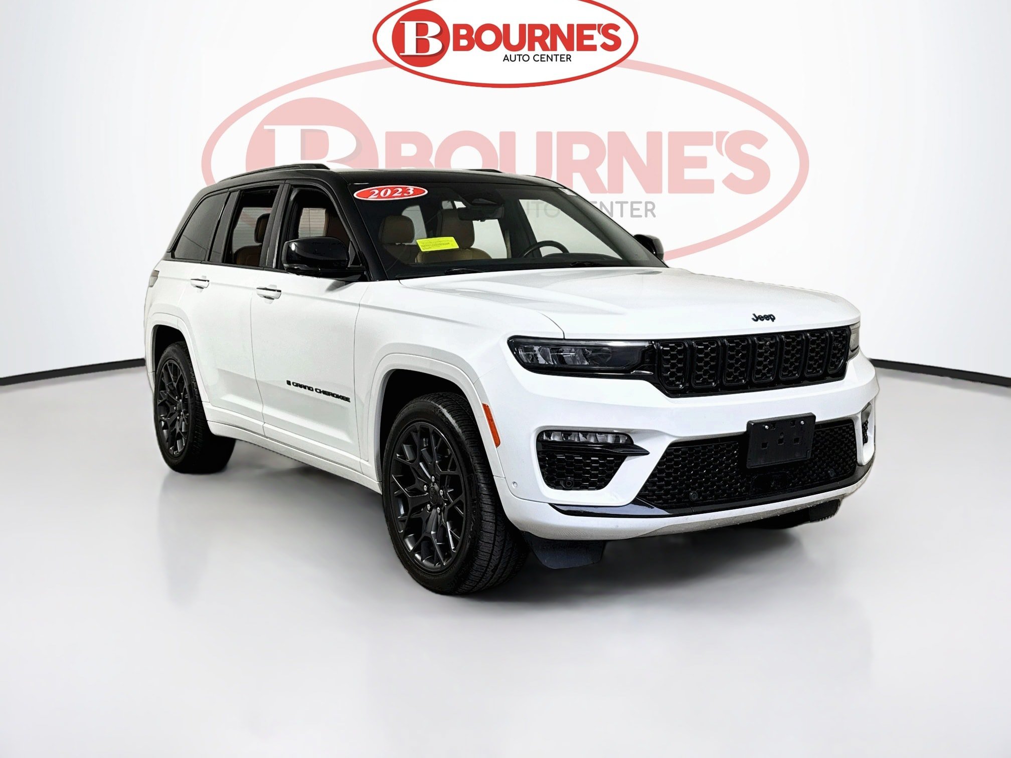 Used 2023 Jeep Grand Cherokee Summit w/ Advanced Protech Group IV AWD/4WD image 1