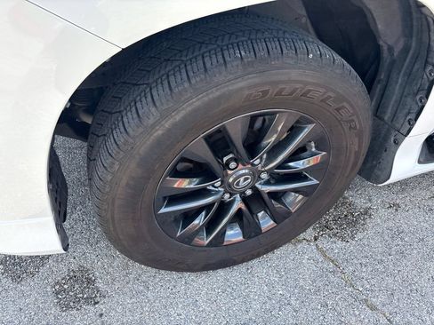 Certified 2020 Lexus GX 460 Premium w/ Premium Package AWD/4WD image 9