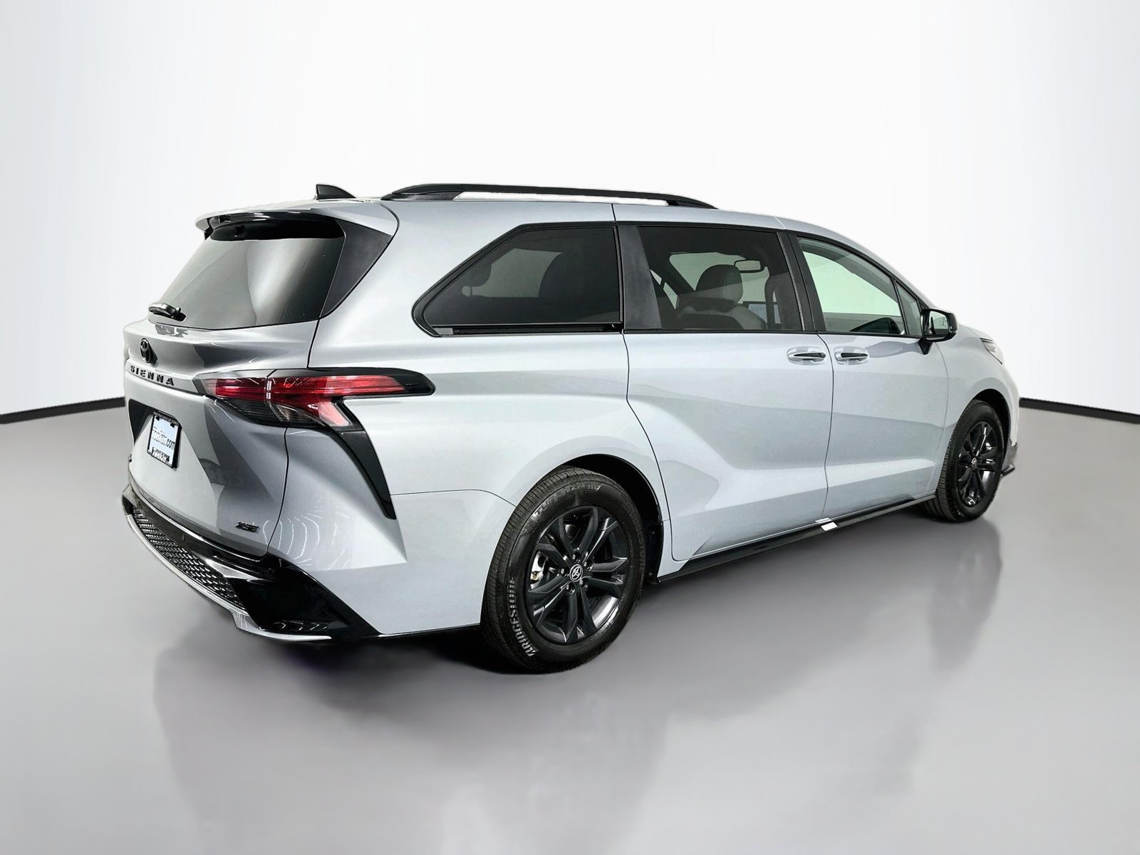 Used 2026 Toyota Sienna XSE AWD/4WD image 7