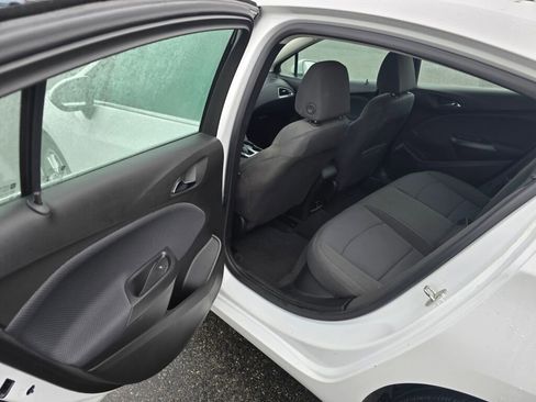 Used 2018 Chevrolet Cruze LT w/ Convenience Package image 16